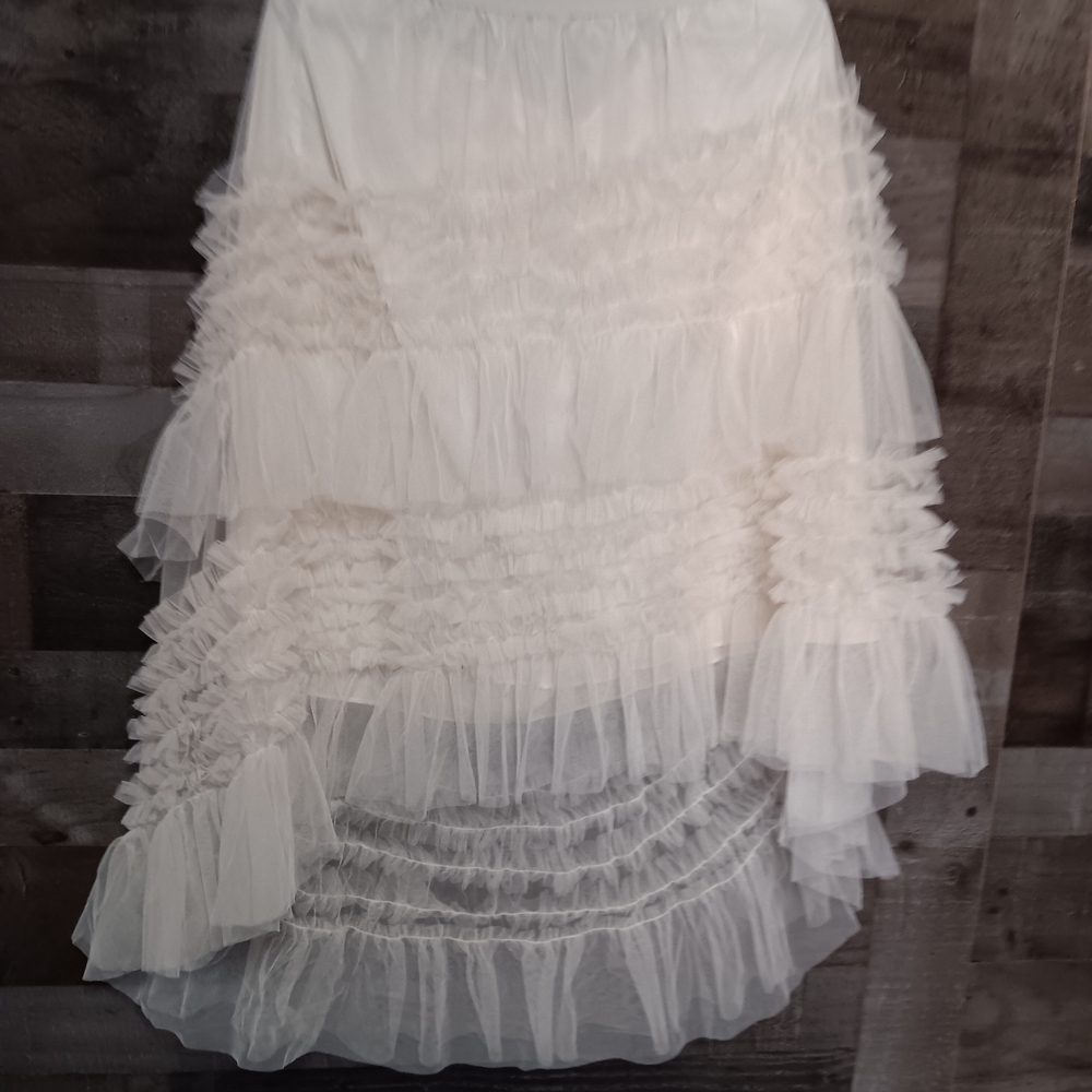 Elegant White Hi Low Layered Mesh Skirt - Picture 7 of 7